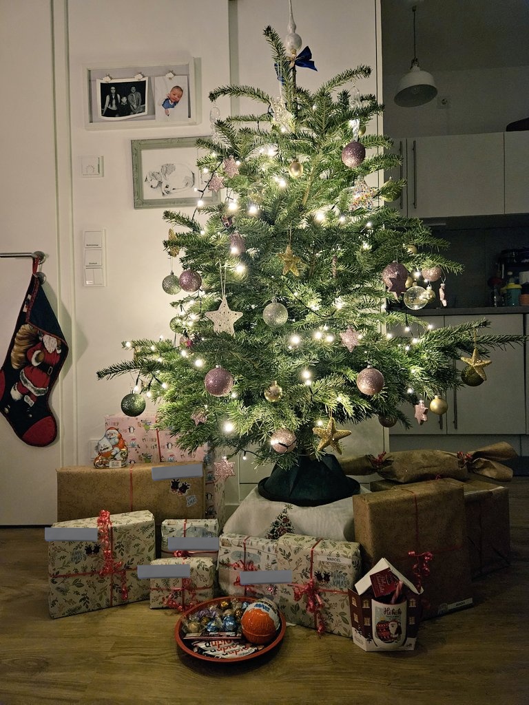 Alle Geschenke beisammen. Morgen dann Heiligabend? Ich bin dafür. (PS: das ist NICHT alles für Töchterchen!)