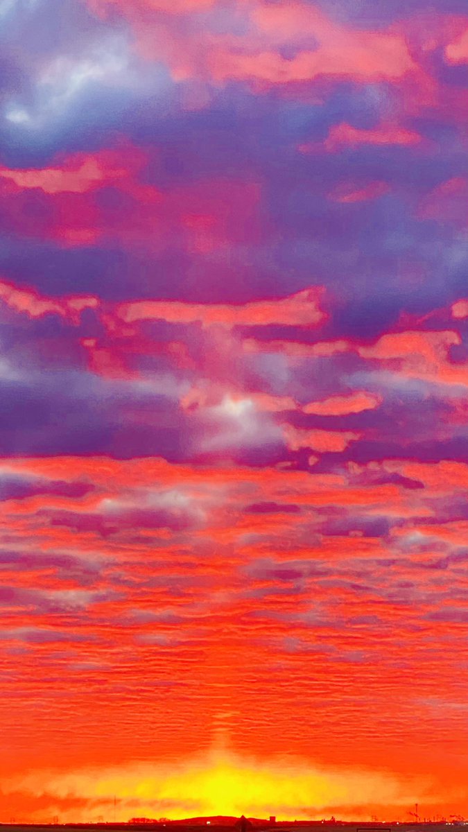 Sun the ultimate #healer #sunrise #firephoneix #mamanature #3rdeyeyogi #yogicheflife #karma #riseandshine