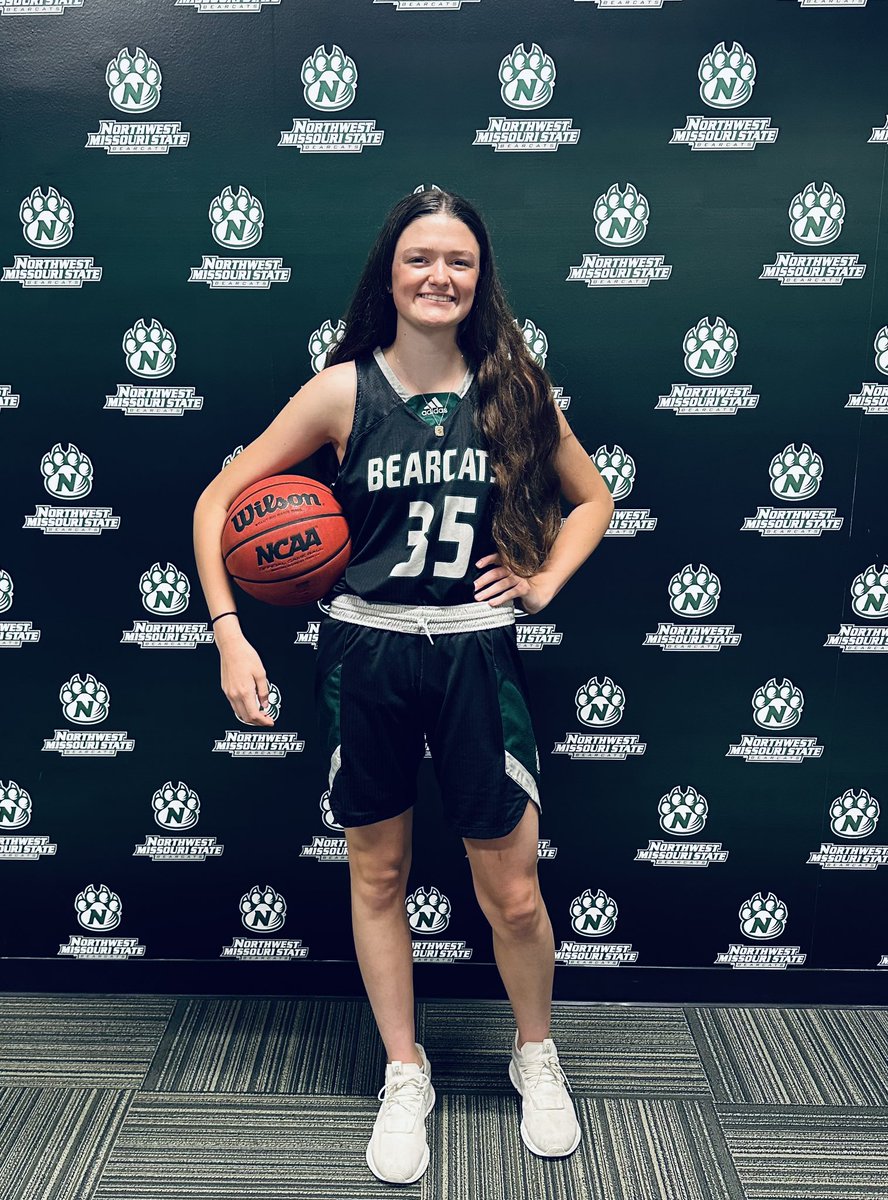 .<a href="/maas_sadie7/">Sadie Maas</a> scored 18 pts (9-12 FG) &amp; pulled down 10 rebounds in a win last week for Waukee Northwest.  #FutureCat 👏