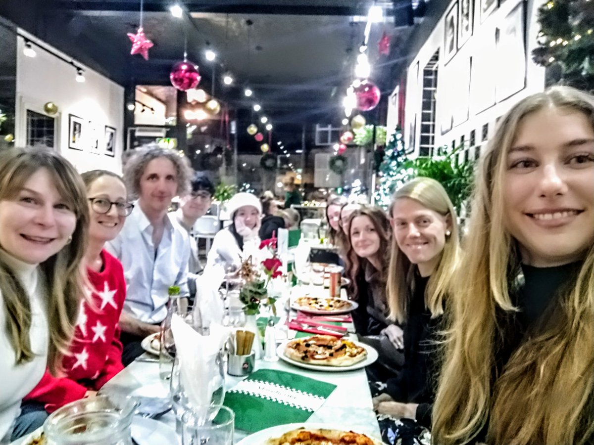 Christmas dinner with @PhoneticsLab @LAEL_LU colleagues 😍🌲🍕 thanks to @serenpacman for organising us!