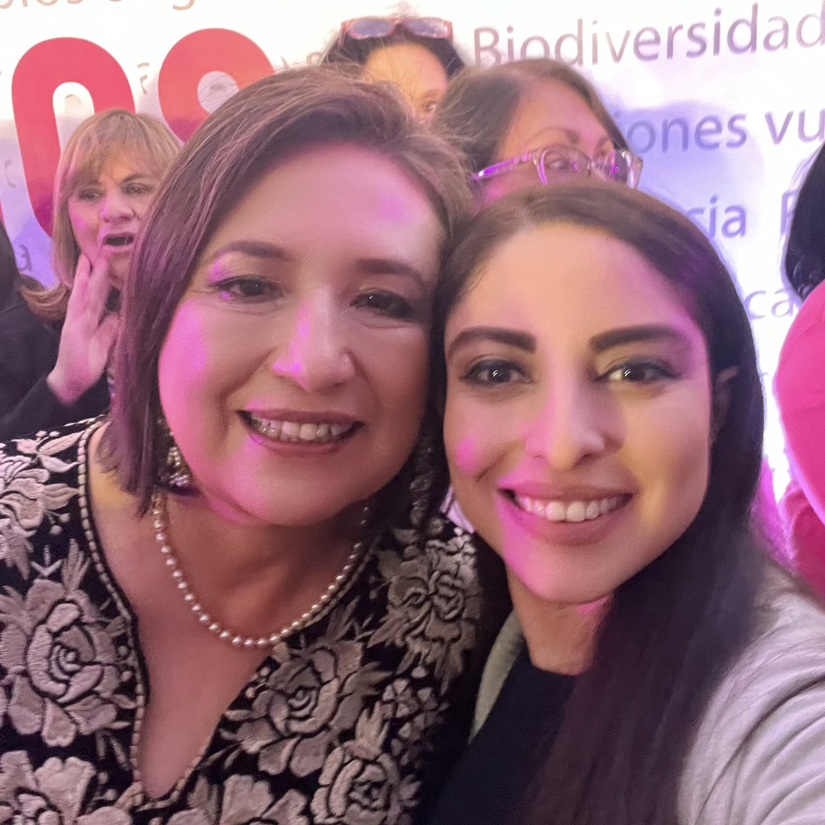 marcelareynoso's tweet photo. Con mucha gratitud y responsabilidad asumo el cargo de Coordinadora Nacional de Agenda de Mujeres Jóvenes del @ComiteFAM. Muchas gracias, Coordinador @JPsagalvez y a nuestra precandidata @XochitlGalvez por esta gran oportunidad. 
Como siempre, un honor trabajar para las mujeres💜 https://t.co/oNpzmPt7Hh