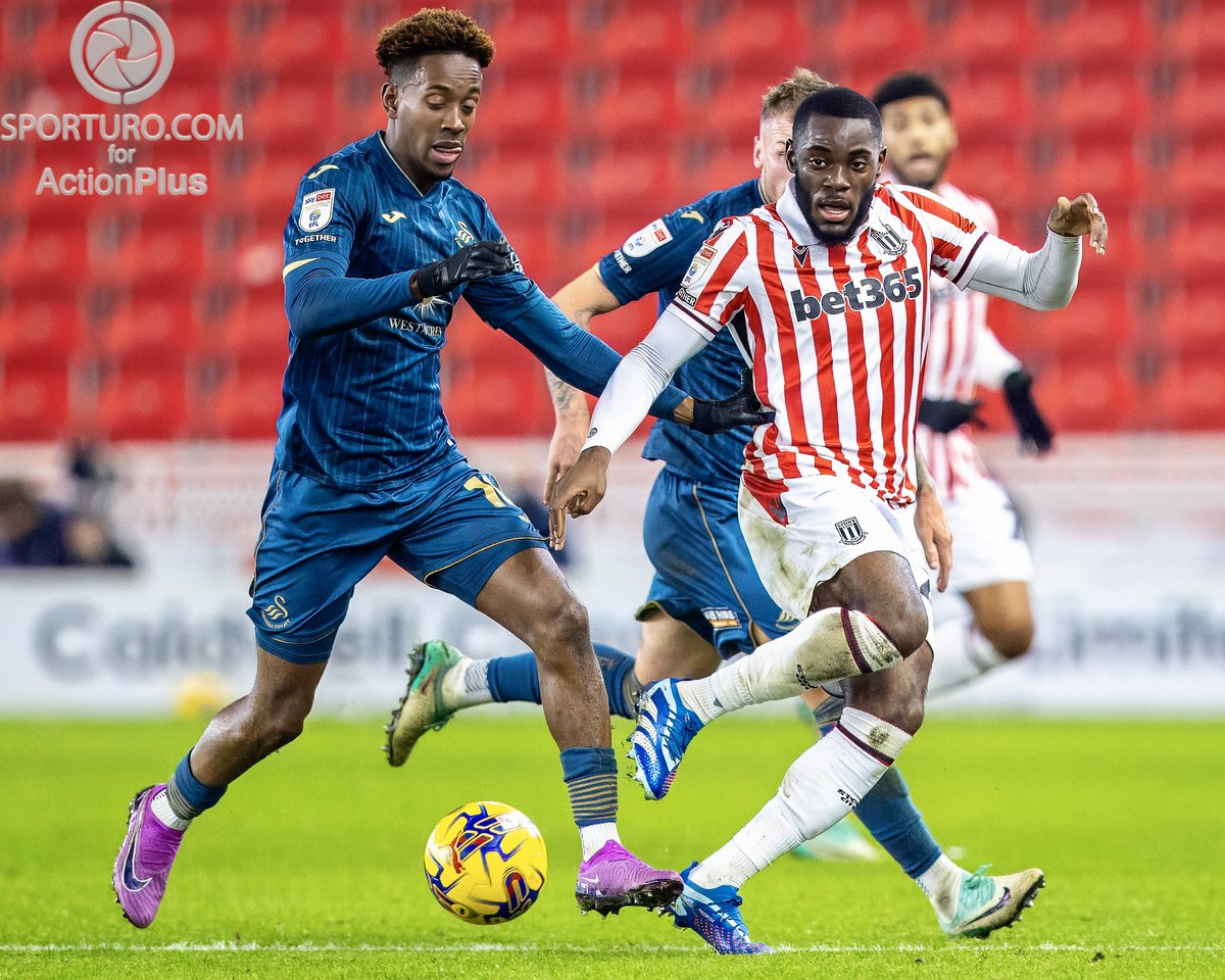 TONIGHT: A late header rescued a point for @SwansOfficial after a @stokecity penalty as it proved to be honours even in the battle of two managerless clubs #football #soccer #championship #efl #futball #futbol #stoke #stokecity #thepotters #swansea #swanseacity #sportsphotography