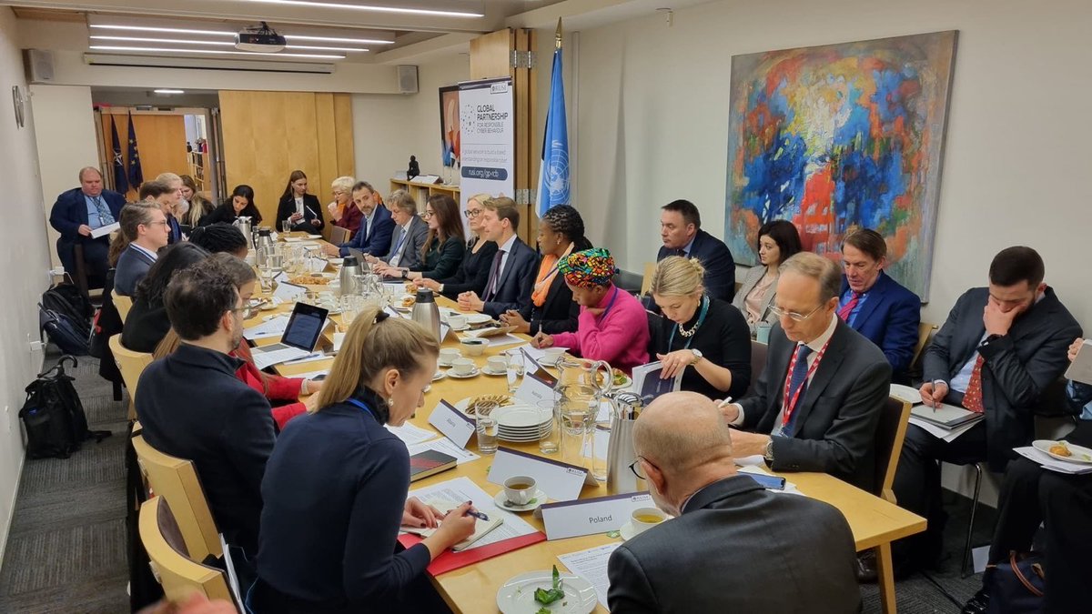 🇪🇪 together with 🇩🇪🇲🇪🇰🇪 @Rusi_org & @UNIDIR hosted a #CyberOEWG side-event on responding to cyber crises & building accountability.

Lively discussion featured examples of governents' responses for malicious cyber incidents & underlined the need to erase impunity in cyberspace.