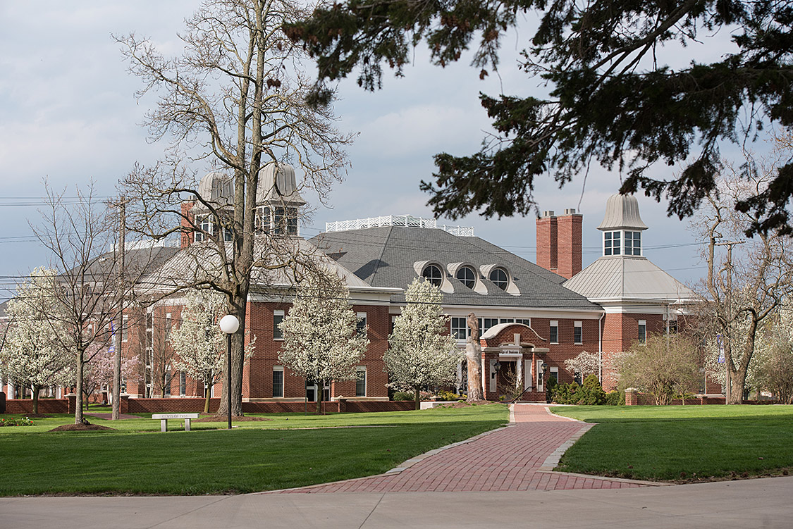 AU was awarded a grant of $840,000 via @OhioHigherEd and the Choose Ohio First program! This funding round will go to scholarships for students in the College of Business and Economics. Click the story to learn which specific programs will be impacted. 🔗 ashland.edu/news/au-awarde…