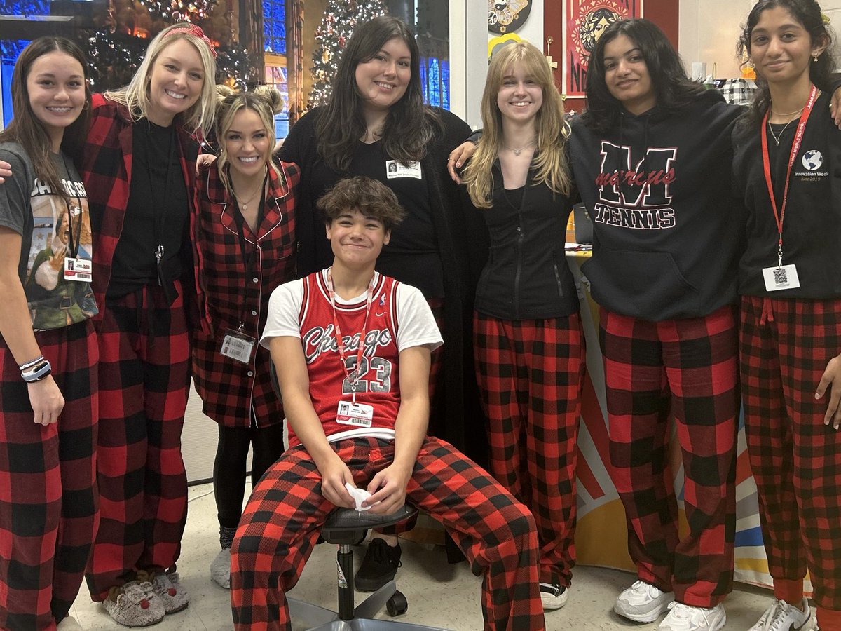 ♥️🖤 Plaid tidings we bring, to you & your kin 🖤❤️ @ford_house @MHS9th