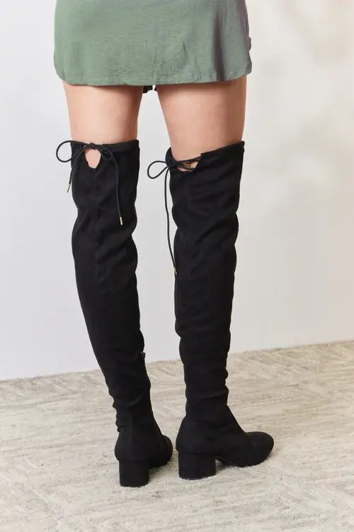 Restock Alert 🚨 East Lion Corp Over The Knee Boots BACK in Stock‼️ Shop Now 🛍️ Link in Bio 🌐💜💛 

#restock #restockalert #backinstock #sale #onlinestore #onlineshopping #boutique #shopping #trendy #mizzsweetieworld #boots #womenshoes