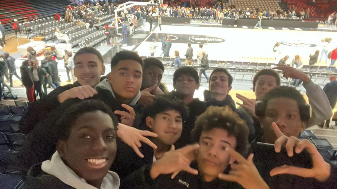 Merci à <a href="/Paris/">Paris</a> d'avoir permis à nos jeunes U17 d'assister à la rencontre du <a href="/ParisBasketball/">Paris Basketball</a> ce soir ! 🤗🫶

Merci @lelisabeth1er <a href="/Karim_Ziady/">Karim Ziady</a> et <a href="/PierreRabadan/">Pierre Rabadan</a>