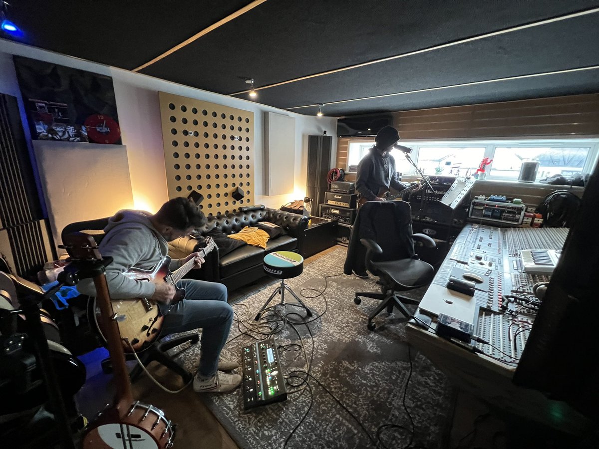 A couple of shots from the latest <a href="/outlaworchestra/">The Outlaw Orchestra</a> sessions at Rogue Studios
.
#banjo #bass #bassguitar #guitar #electricguitar #rock #recording #recordingstudio #musician #artist #recordingartist