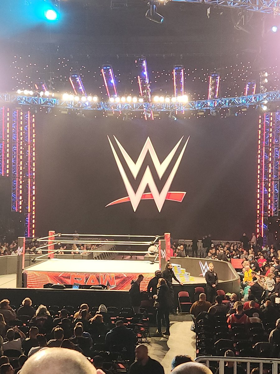 Felixcatt2's tweet photo. Monday night Raw is our new tradition everytime they come to Cleveland. Hopefully one day she will look back and have a core memory of going to some wrestling with her ole dad #WWERaw @YaOnlyLivvOnce @RandyOrton @WWE https://t.co/JX0yWcoWXR