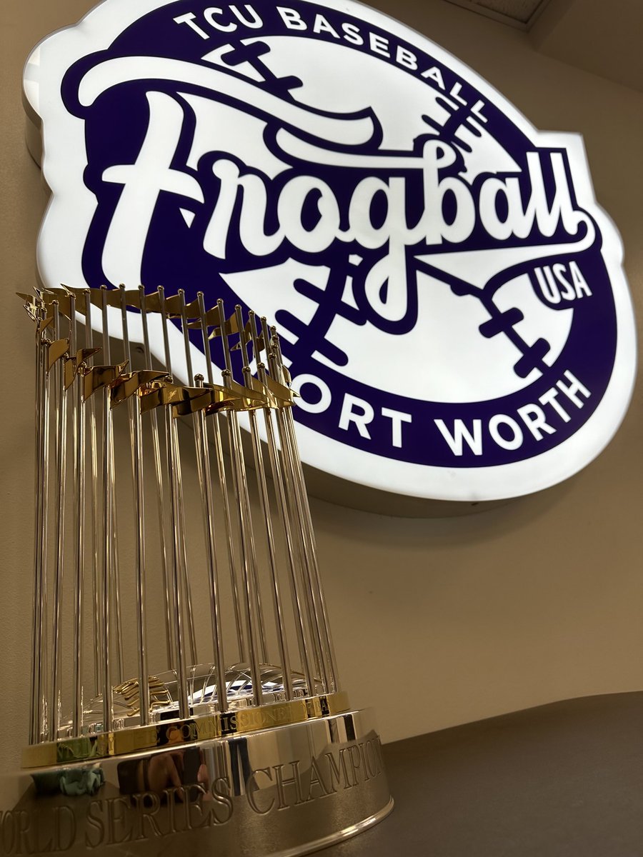 Had a pretty cool trophy swing by ⁦@TCU_Baseball⁩ today. Thank you ⁦@Rangers⁩!!!!