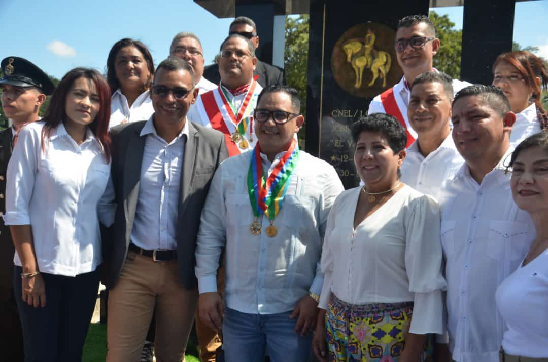 Un honor estar en el acto protocolar del recibimiento de los restos del Coronel José Vicente Peña al cementerio de la Encrucijada del municipio Peña, junto a su alcalde Juan Parada y la Cámara Municipal. Que viva nuestros héroes y heroínas independentistas...