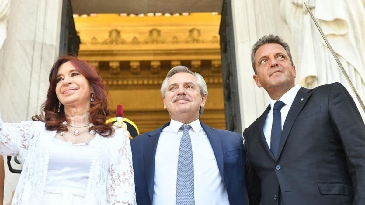 Ahora tenemos que pagar el desastre que dejaron.
Fueron ellos.
#LlegoElMassazo