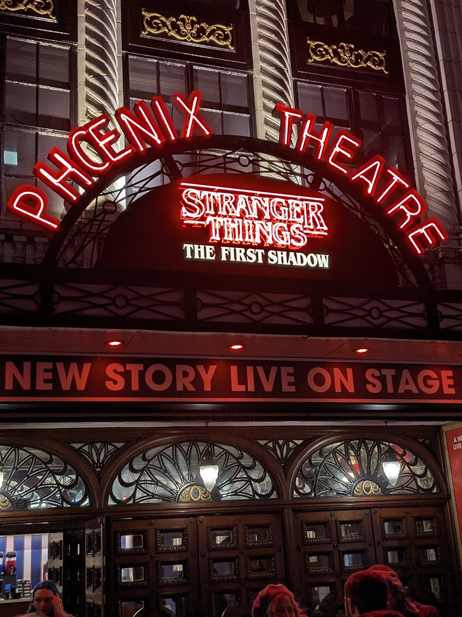 Stranger Things: The First Shadow was ABSOLUTELY INCREDIBLE. A must see for all fans of the show. Get yourself to London and see it! #StrangerThings #StrangerThingsTheFirstShadow @STOnStage #TheFirstShadow
