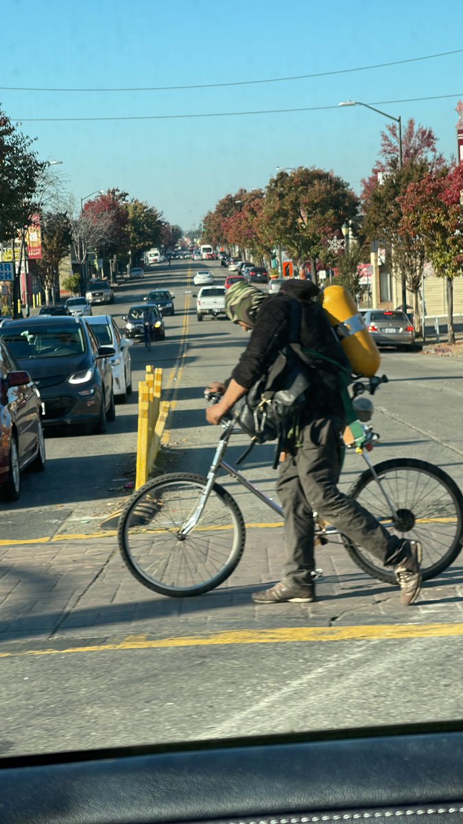 Now why would this gentleman be rocking scuba gear? Wrong answers only. #oakland