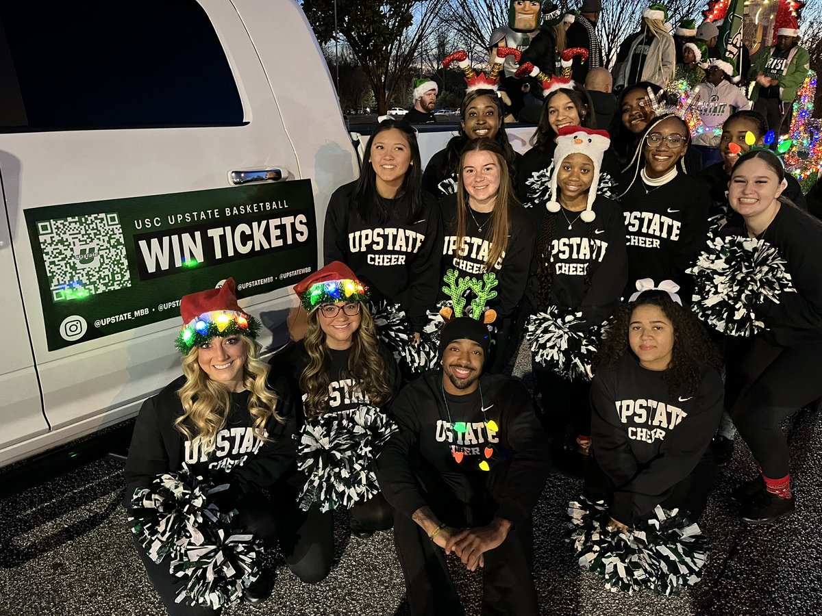 Be sure to 👋 at <a href="/USCUpstateCheer/">USC Upstate Cheer</a>, <a href="/DrBennieHarris1/">Dr. Bennie Harris</a> &amp; friends on the @uscupstate float in tonight’s #Spartanburg Christmas Parade! Parade rolls at 6:30. 👀 for your chance to win <a href="/UpstateMBB/">USC Upstate Men's Basketball</a> / @upstatewbb tickets! #SpartanArmy 🎄⚔️