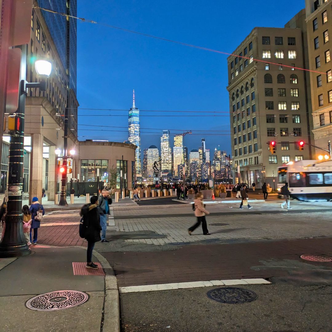 sourgumwaste's tweet image. What's better than a day of work well done? Leaving to these city views!

#WorkIsDone #Skyline #JerseyCity #NYC