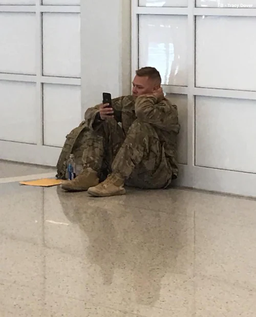 Pet_Paradise0's tweet image. “This Army soldier was on my delayed flight home yesterday to MS. He had to watch the birth of his daughter on FaceTime. He was crying and our hearts were breaking. We all gave him space. When we heard the baby cry, we all rejoiced for him. I wanted to share this because I never…
