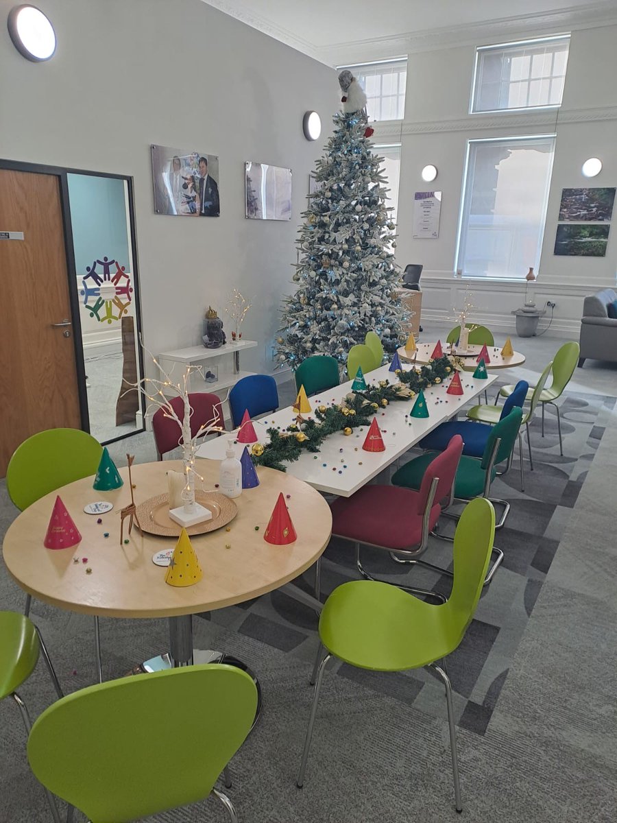 🎄and the parties just keep on coming...🎄 Here's a look at the party that Sanctuary Hub threw for its clients! They had a brilliant time enjoying this delicious feast and even left with a gift 🎁😁 #TeamKPG #FeelGood50