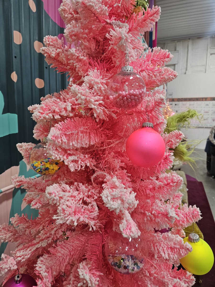 The residents from Serenity Assisted Living &amp; Memory Care beautifully created ornaments for our Christmas tree! 🎄
We love our partnership we have with Serenity and we're deeply touched by their gesture of spreading joy back to us. ❤️
#hopeblooms #hopebloomsnd #MoreThanFlowers
.