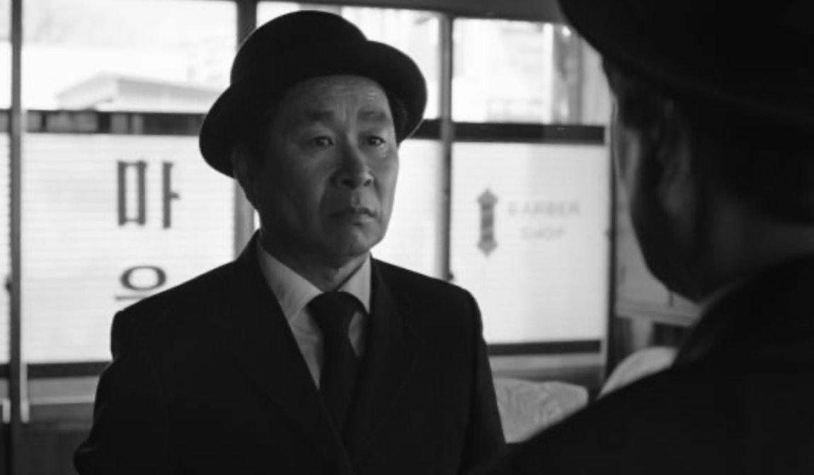 The touching #SouthKorean short film, "Merry Christmas Mr Mo" (2016) dir. by Lim Dae-hyung was shot as a loving tribute from a son to his father, diagnosed with a terminal illness, as they travel from the countryside to Seoul to capture his final moments. bit.ly/3uTXZNX