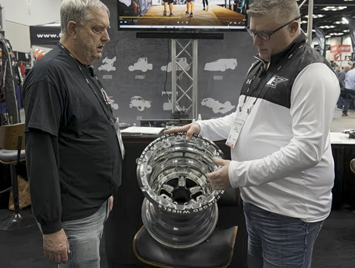 Peter Turford once again makes an appearance in the Keizer PRI Booth, this time joined by Wade 'Big Kahuna' Huisman, to go over what separates the new Keizer Forged line from its predecessors! urlgeni.us/youtube/Keizer…