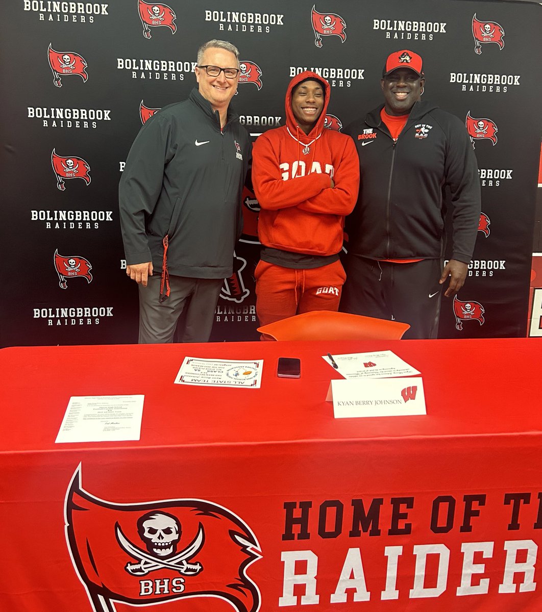 Although only for 1 year, I was lucky to see <a href="/berry_kyan/">Kyan Berry Johnson</a> play! Looking forward to seeing what he does at <a href="/BadgerFootball/">Wisconsin Football</a> ! 
Congrats on graduation and best of luck in the future! #goraiders #raiderpride