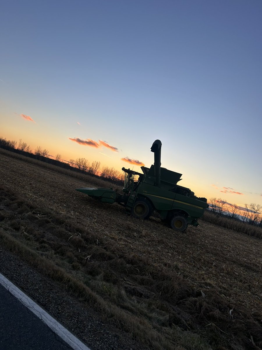 drew4955's tweet image. Neighbors combine broke last night, somehow in the process of trying to get it back going, he got his arm somewhere that it shouldn’t have been… 

Sounds like after alot of blood loss and a couple emergency surgery’s later, they were able to save his arm, but man.  What a…