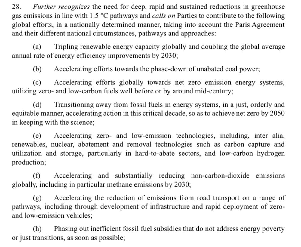 NYT UDKAST TIL AFTALETEKST FRA #COP28 . Der er stadigvæk intet sprog om udfasning af fossile brændsler. Hele verdens befolkning er afhængig af de beslutninger, som lige nu træffes i Dubai: COP28 skal være året, hvor magthaverne afslutter den fossile æra #dkpol