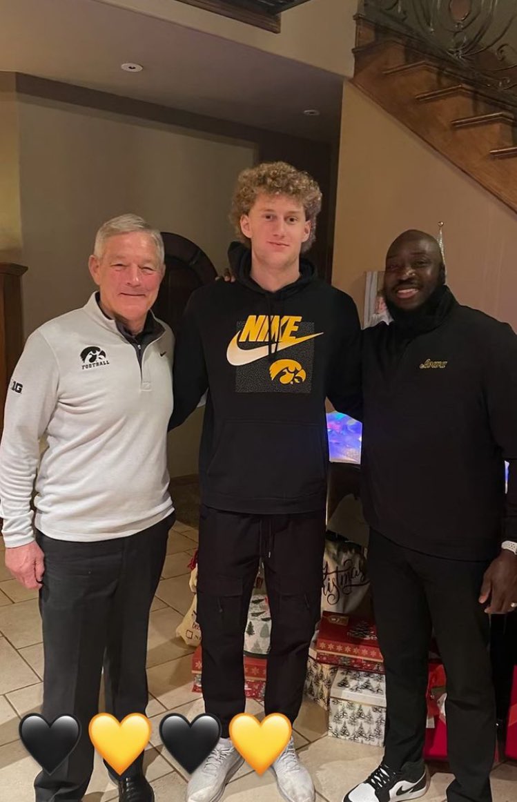 #Iowa four-star tight end commit Gavin Hoffman had his in-home visit with #Hawkeyes head coach Kirk Ferentz and tight ends coach Abdul Hodge this evening, via Hoffman’s Instagram. Hoffman will early enroll at Iowa next month.