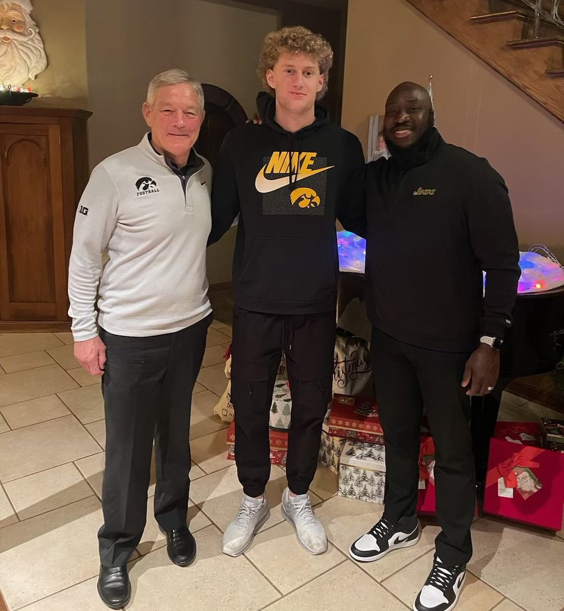 Iowa TE commit Gavin Hoffman had head coach Kirk Ferentz and TEs coach Abdul Hodge in to visit tonight on3.com/boards/threads…