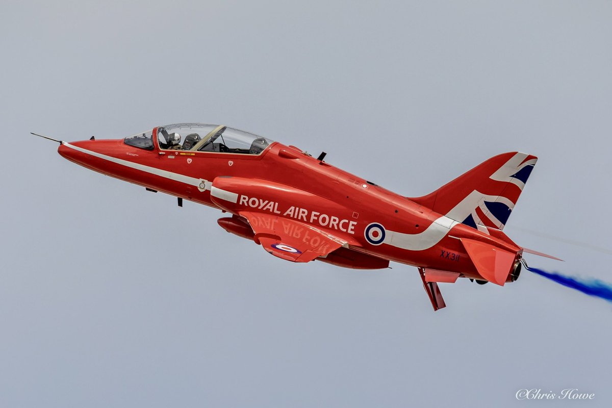 Synchro Lead #avgeek #aviation #aviationdaily #aviationlovers #aviationphotography #aircraft #airshow #airtattoo #canonaviation #liveforthestory #planespotting #photography #RIAT #redarrows #sigmauk #sigmaphoto #sharemysigma #teamcanon #smokeongo @RoyalAirForce @DefenceHQPress