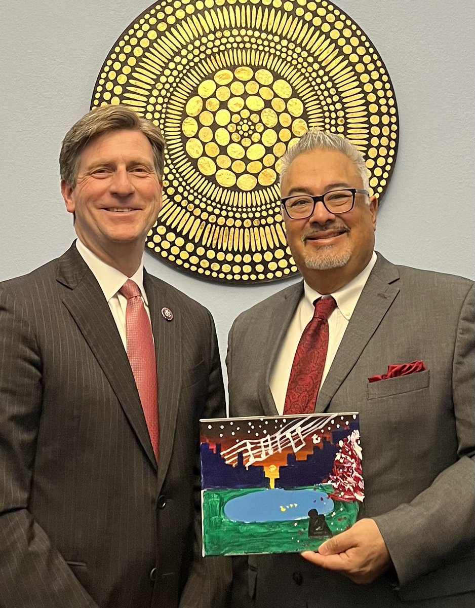 Thank you @gregstantonaz for your support of the @terroshealth Cafe (children, adolescents, and families empowered) program. It was a pleasure to present you with a work of art from one of our Cafe students.