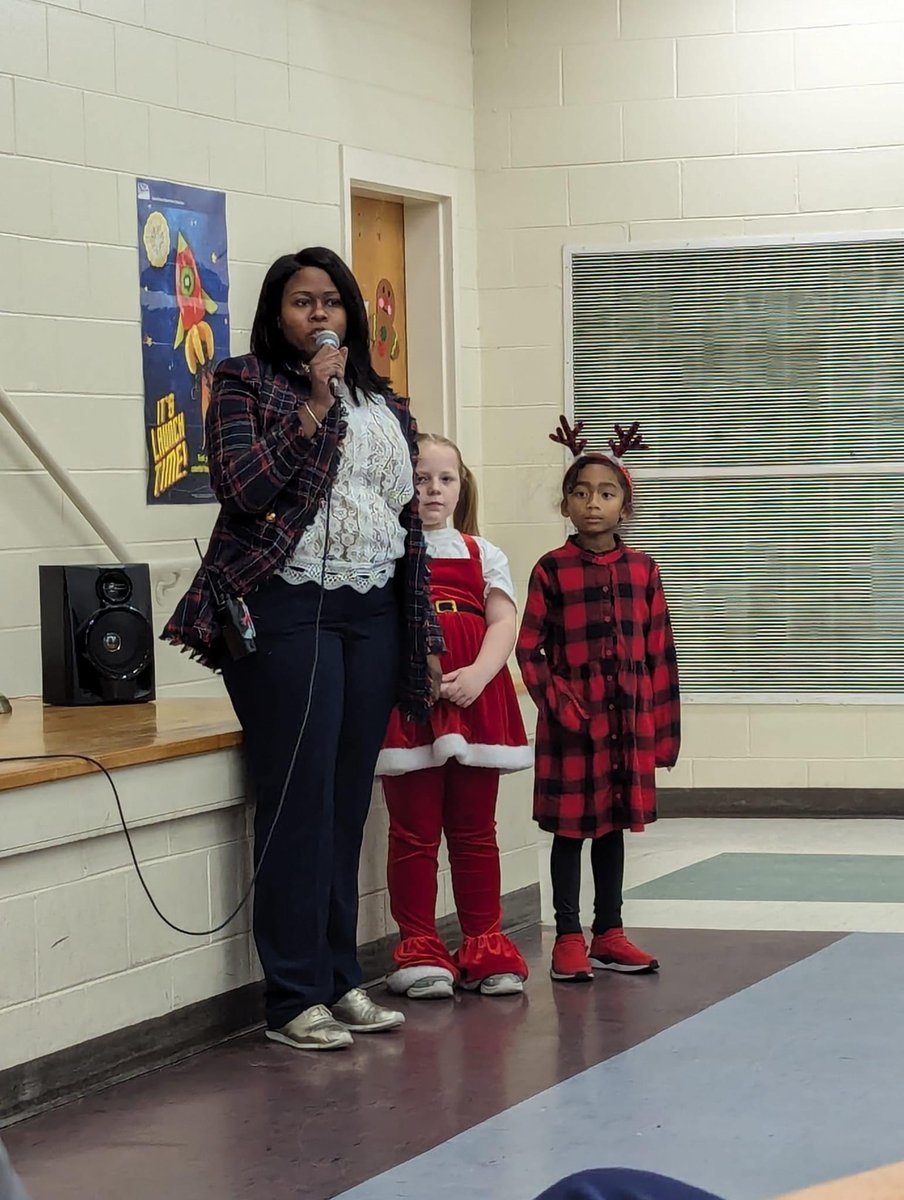 Educator_P's tweet image. Our second grade Gators shined bright ✨✨tonight at their Winter ❄️ performance. Thank you to all of our parents who came out to support.  A HUGE thank you to Mrs. O'Malley for working with our 2nd graders and putting on an amazing performance! @SWES_Station #Christmas2023