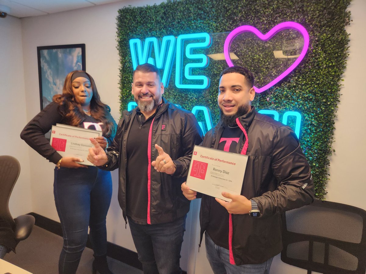 GGuerra305's tweet photo. Traffic Tuesday spent with T1 Miami Central Stallions @AnaEmicel &amp; RSMs for QTD P360 Review and recognitions for the district hitting 50% AR As well as the Top store in P360  AR QTD,  RSM @LindsayGonz_ and team #115E Harding Ave &amp; 94th.  Keep it up! 
 @pattyc101 @OJP305 https://t.co/YLLyMqoZaE