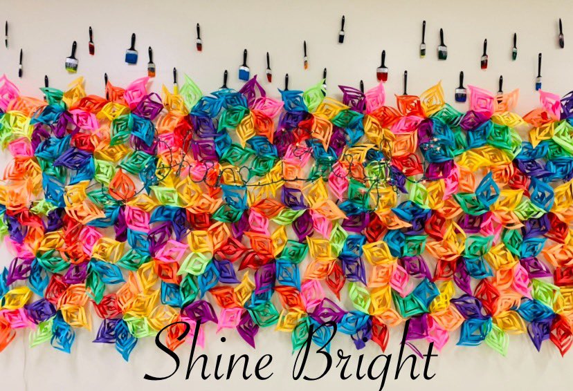 Thank you @SiglerStars5th grade artists for your beautiful 3D stars that remind us that the @SiglerStars SHINE BRIGHT! #ArtSmart ❤️💛💙🎨