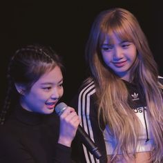 Yo sí te miraría como Lisa mira a Jennie. ❤️‍🩹