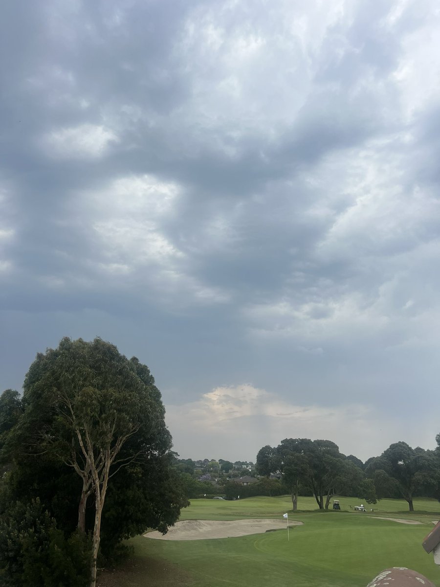 Play has been suspended due to lightning in the area ⚡️ #sandbeltinvitational