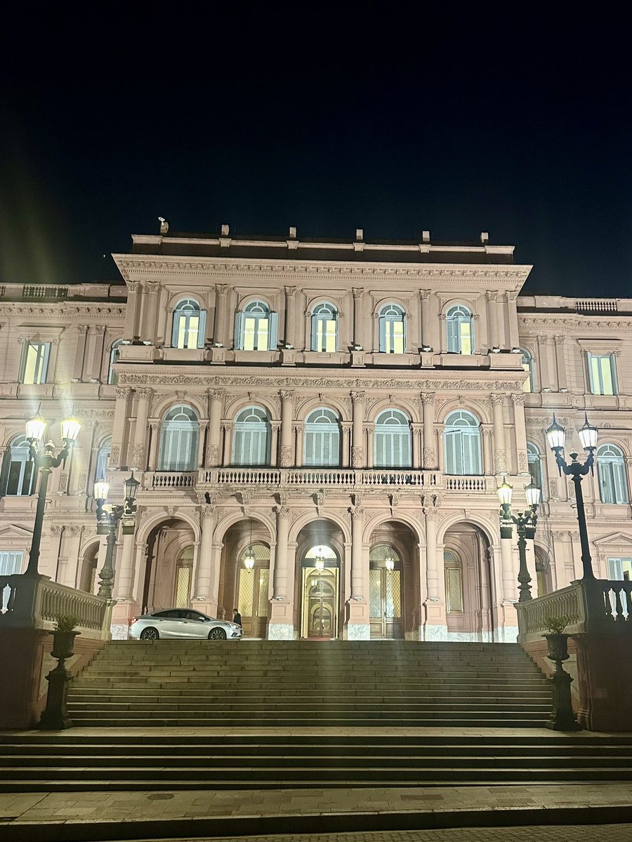 ssserenito's tweet photo. Cuando esté estresada por la mudanza: saldré a caminar de noche y todo tendrá otro sentido 🪄
#bsascity https://t.co/xqdh27iS4L