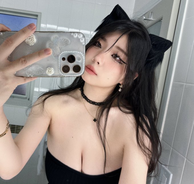 just a cat https://t.co/w6i6NIeAd6