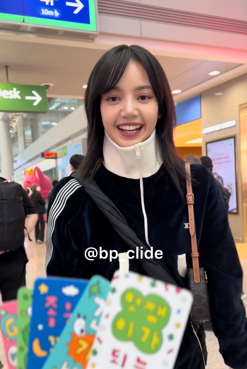 กล้องสดน่ารักมากกกหน้าใสมากกก หน้าเด็กมากกดูผิวสิแงงใสกิ้งๆๆๆ

#LISA #LALISA #MONEY