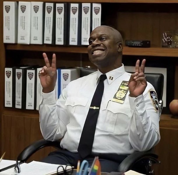 ltwbeau's tweet photo. você foi um pai para muitos, descanse em paz eterno capitão holt 🖤 https://t.co/kUHHRqXu08