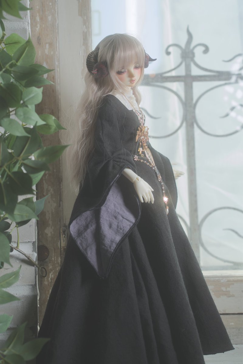 risetu_doll_tra's tweet image. #推しドール服オブジイヤー

流れで素敵タグをお借りします。

今年も素晴らしいディーラー様のお洋服を数多く手にしたので一つ選ぶのは難しいのだが、あえて選びとしたら #ancienne 様の服。