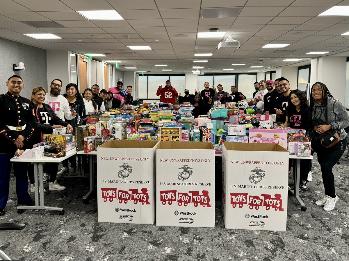 Huge thank you to the #BayAreaMarket and our very own #ToysForTots market captain <a href="/CandaceOverall/">Candace</a> for collecting over 1,300 toys and an additional $2000!!! #TheBayAreaAppteciatesYou