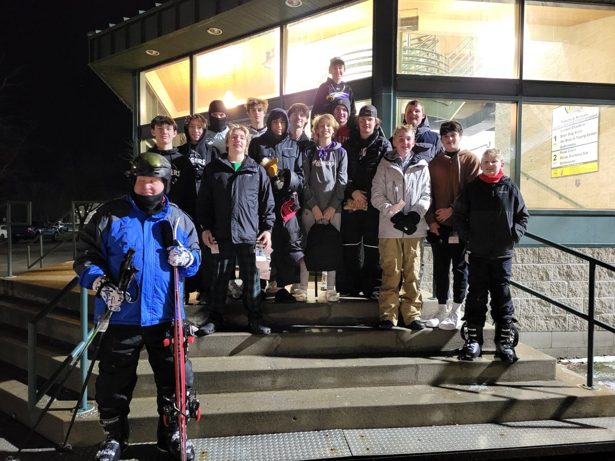 RedWingHoops's tweet image. Red Wing basketball ski day