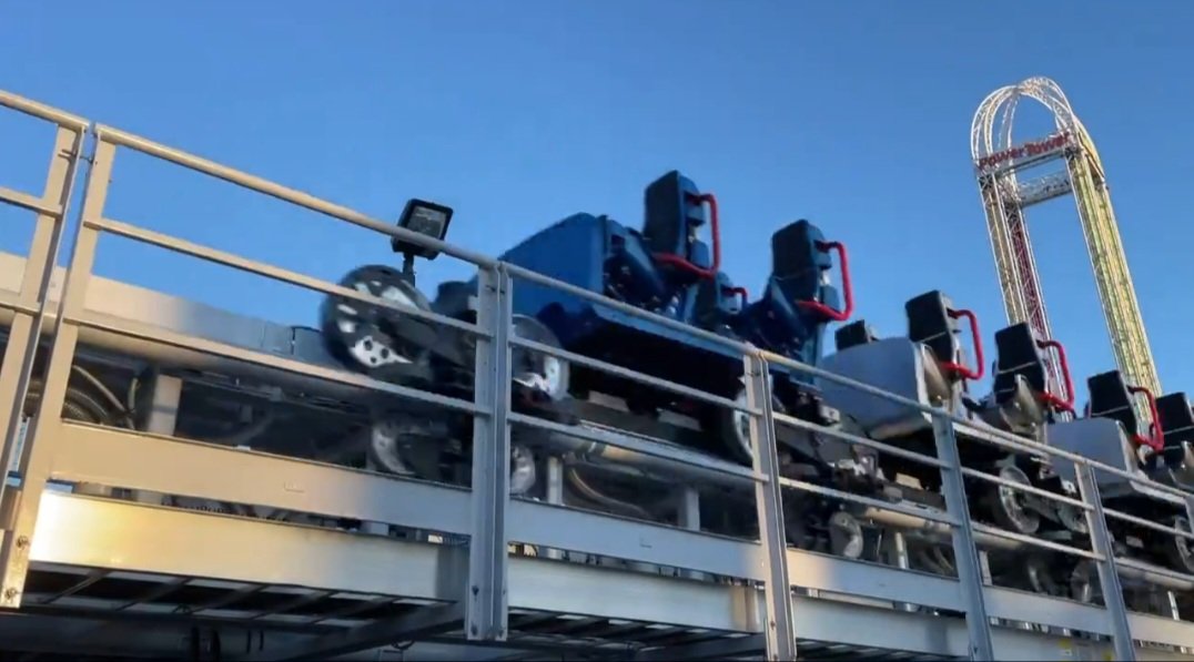 Amusement_Buzz's tweet photo. 3 launches is going to be quite the wake up when it's 45 degrees out in October! #Cp24php #topthrill2 #cedarpoint https://t.co/LasqTWbmUf