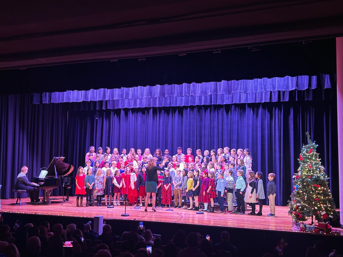 What an ✨amazing✨ concert by the 3rd and 4th Graders this evening! These kids were out of this world 💫🎶
.
.
.
.
#MPSDK8 #musiced #musiceducation #musicteacher #winterconcert #elementarymusic #proudteacher #makemusic