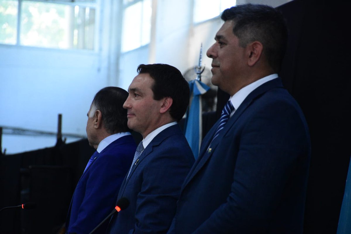 En el día de hoy, en el polideportivo municipal "La Patriada" y ante una nutrida concurrencia, se continuó con la Sesión Preparatoria donde el Presidente del Cuerpo, Lic. Gustavo Javier Rearte, le tomó juramento como Intendente Municipal al Dr. Andrés Watson .
#HCD
#HCDFcioVarela