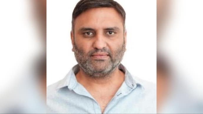 yuvnique's tweet image. Flash:

#RaviUppal, one of two main owners of #MahadevApp, detained in Dubai by local police on the basis of red notice issued by Interpol at the behest of ED: Reports

Uppal, 43, was detained last week in that country and #EnforcementDirectorate authorities are in touch with…