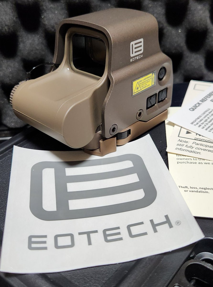 o_kota_o's tweet image. そう言えば我が家にもきていただきました‼️
EXPS2は取扱が無いということで、
EXPS3-0😆
私が通うフィールドではNV必要ないですが、ロマン代ですね😎！

#EOTECH
#EXPS3ー0
#TAN
#イオテック
#ホロサイト