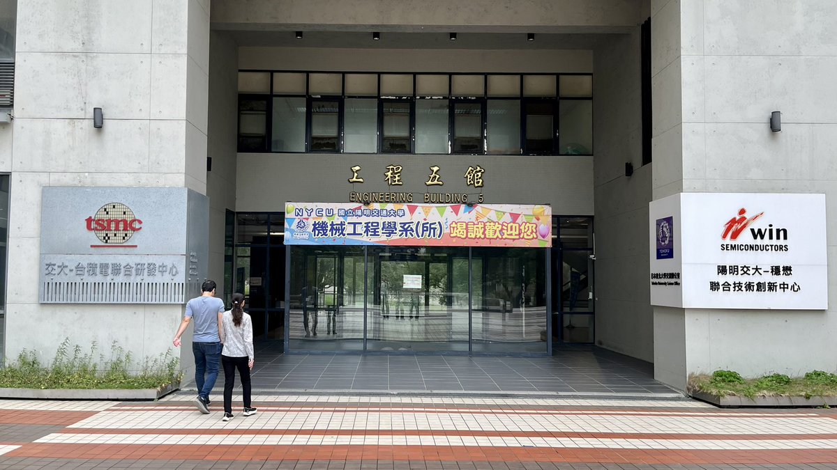 pakpongc's tweet image. Had a fantastic time speaking at National Chiao Tung Uni @NYCU_official thanks to Prof. Gihkeong Lau&apos;s invitation. Incredible hospitality &amp;amp; a campus rich in semiconductor history. Also, kudos to his team for the stellar #flapping-wing #robot demo and innovative actuators!
